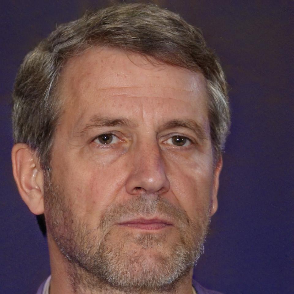 Portrait de Marc Dubois, expert en analyse financière